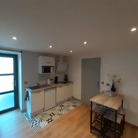 Le Menascle Apartment